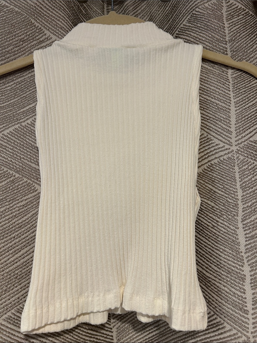 Farm Rio Ribbed Mock Neck Crop Top - Picture 2 of 3